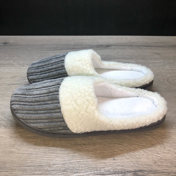 ‼️$5 SALE‼️ NY THREADS Cozy Fleece Slippers - Picture 8 of 16